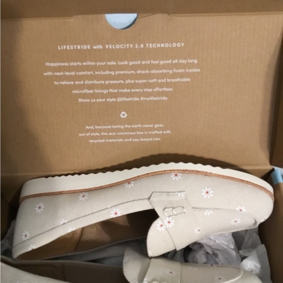 LifeStride Zee Loafers, natural, 9.5W - Picture 6 of 7